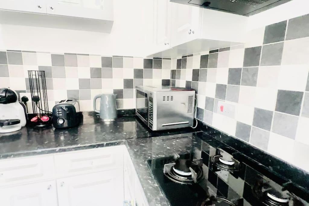 Amazing Location - City Of London- 2 Bedroom Stunning Canal View House With Private Garden,Parking & Balcony Zewnętrze zdjęcie