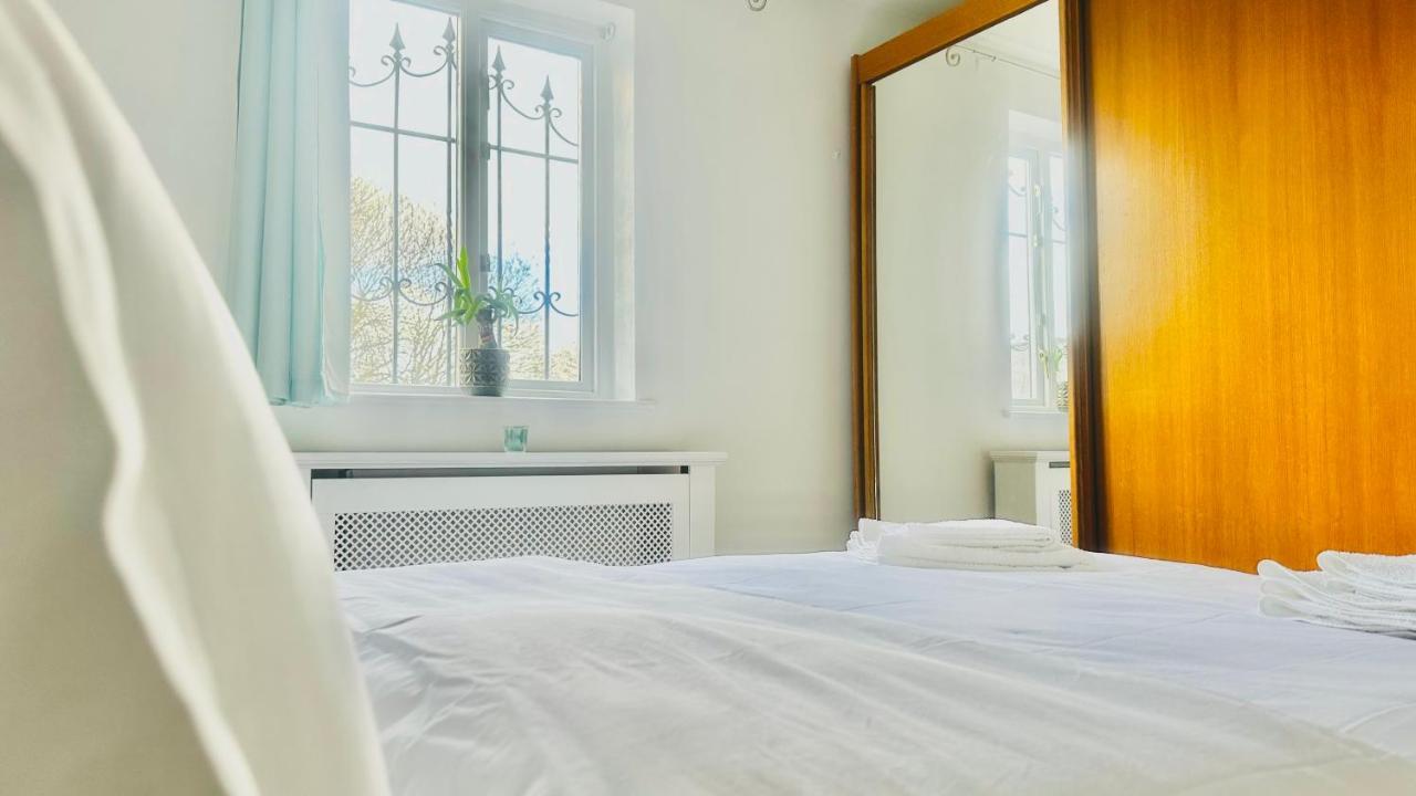 Amazing Location - City Of London- 2 Bedroom Stunning Canal View House With Private Garden,Parking & Balcony Zewnętrze zdjęcie
