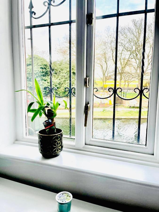 Amazing Location - City Of London- 2 Bedroom Stunning Canal View House With Private Garden,Parking & Balcony Zewnętrze zdjęcie