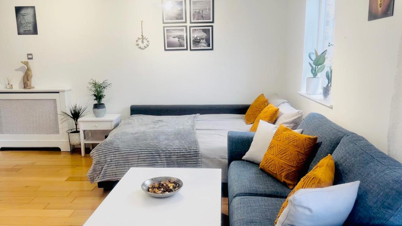 Amazing Location - City Of London- 2 Bedroom Stunning Canal View House With Private Garden,Parking & Balcony Zewnętrze zdjęcie