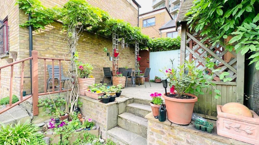 Amazing Location - City Of London- 2 Bedroom Stunning Canal View House With Private Garden,Parking & Balcony Zewnętrze zdjęcie