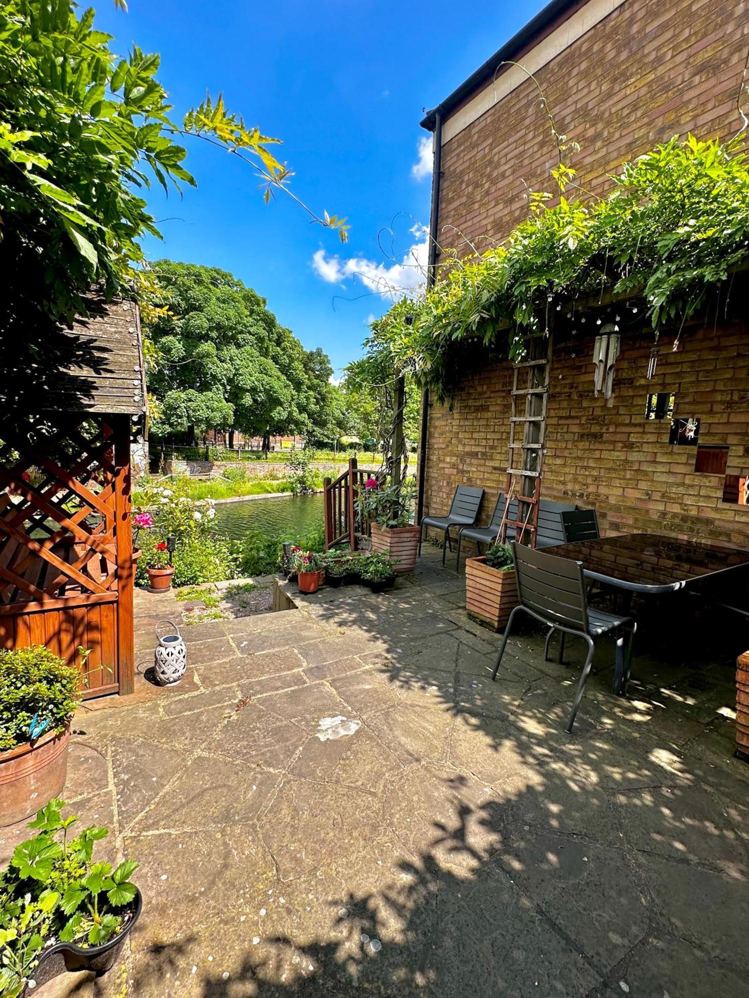 Amazing Location - City Of London- 2 Bedroom Stunning Canal View House With Private Garden,Parking & Balcony Zewnętrze zdjęcie